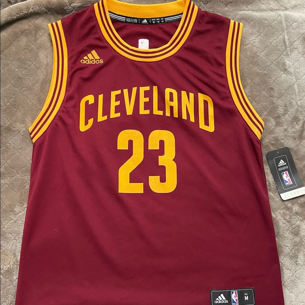 NWT Adidas Cleveland Cavs James Replica Jersey Youth M